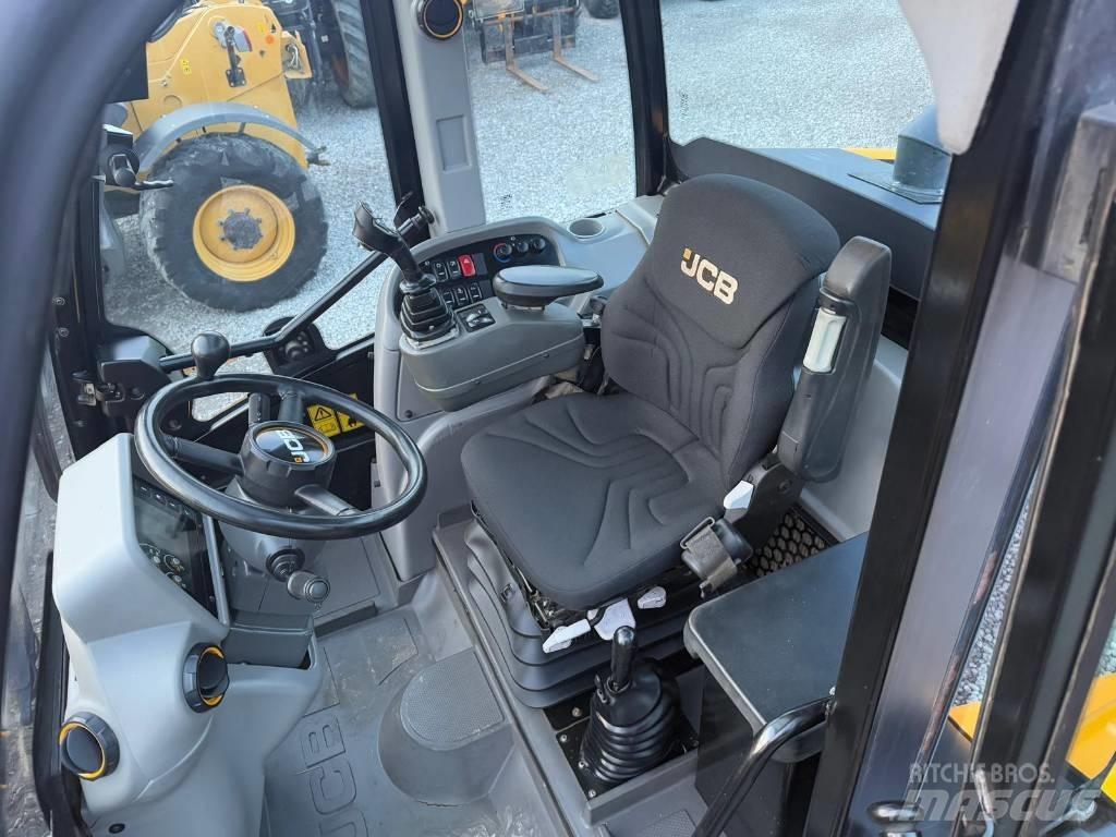 JCB TM 320 معدات مناولة لأغراض الزراعة