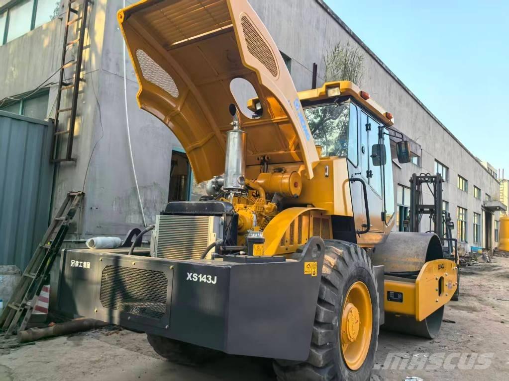 XCMG XS 142 J مداحل أحادية الأسطوانة