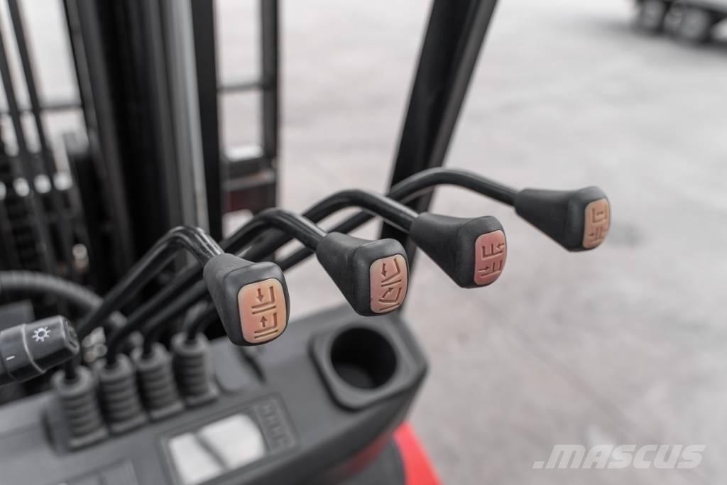 Manitou MI 30 D شاحنات الديزل