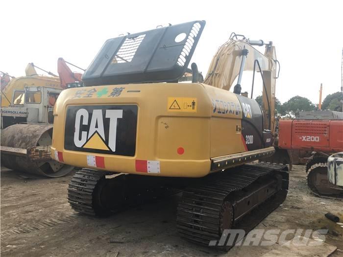 CAT 320 D2 L حفارات زحافة
