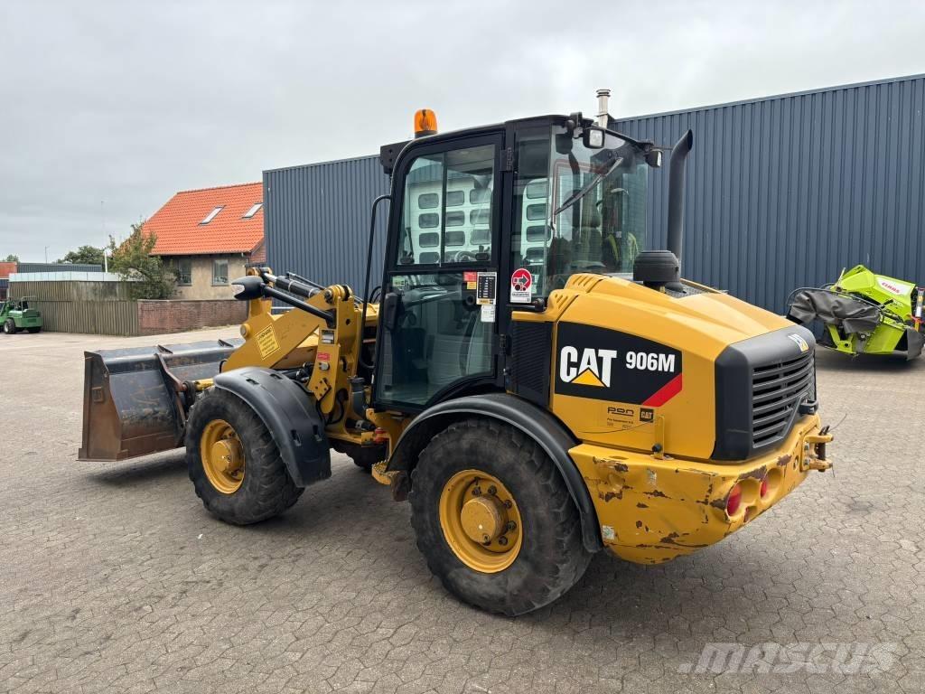 CAT 906 M لوادر بعجل