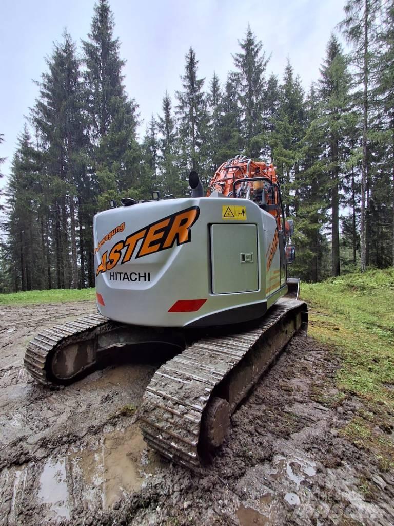 Hitachi ZX 225 US LC حفارات زحافة