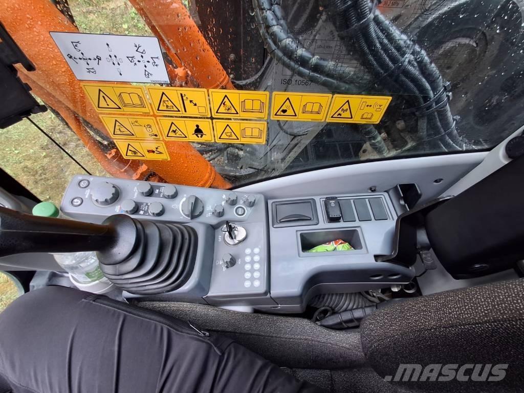 Hitachi ZX 225 US LC حفارات زحافة
