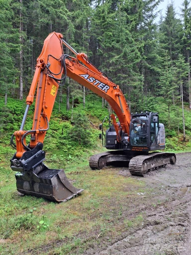 Hitachi ZX 225 US LC حفارات زحافة