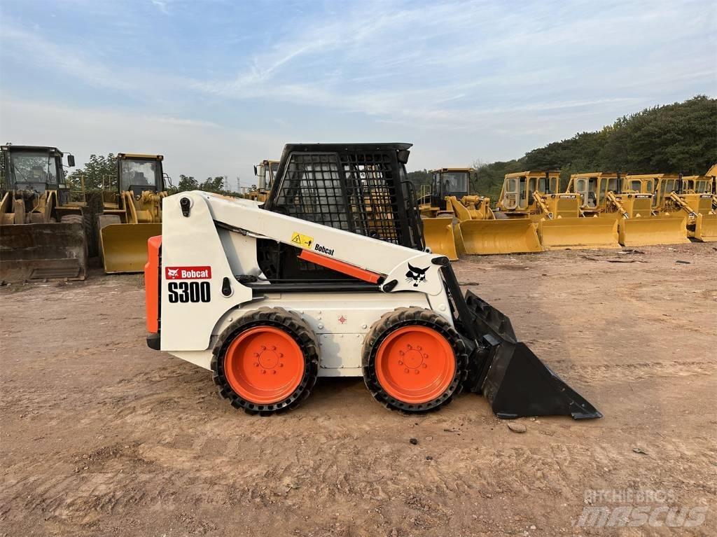 Bobcat S 300 لوادر انزلاقية التوجيه