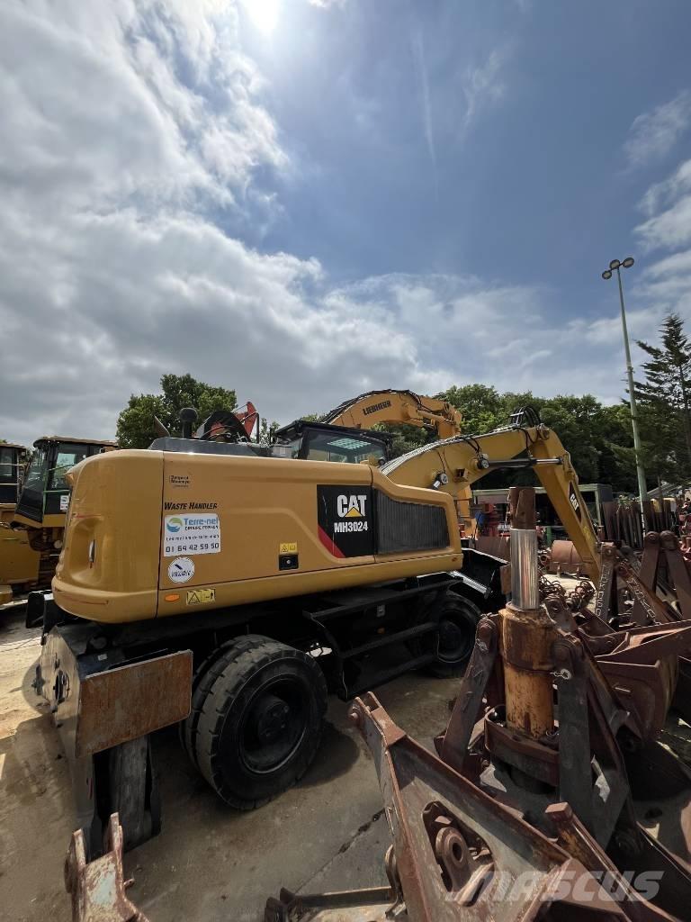 CAT MH 3022 حفارات بعجل
