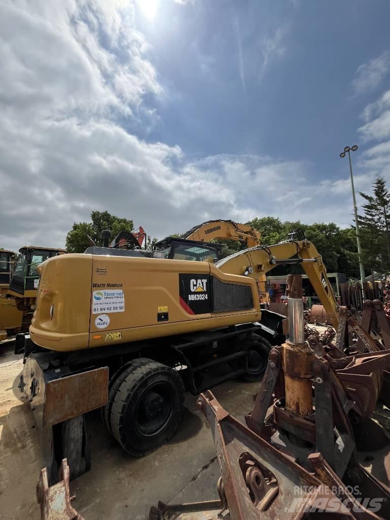 CAT MH 3024 حفارات بعجل