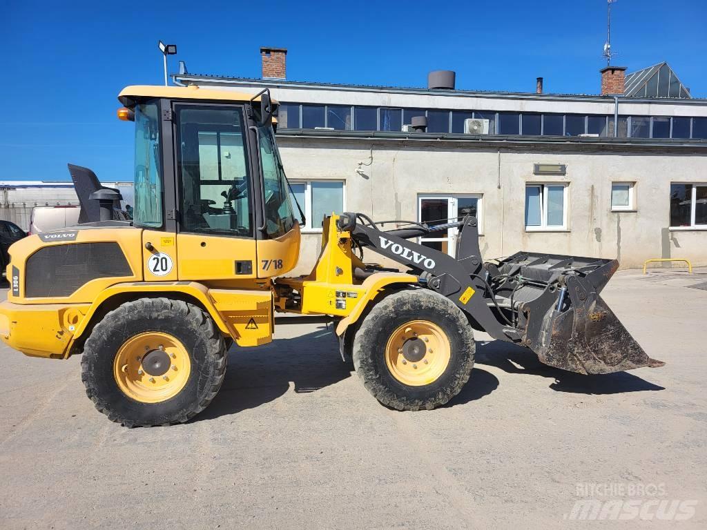 Volvo L 30 G لوادر بعجل