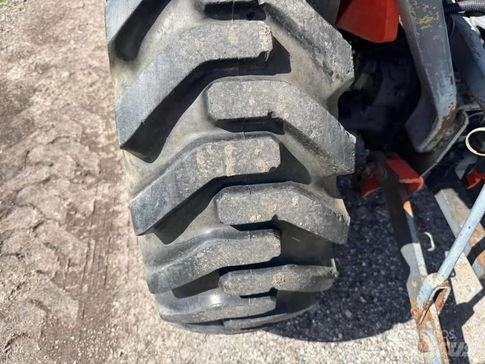Kubota B 7800 HSD الجرارات