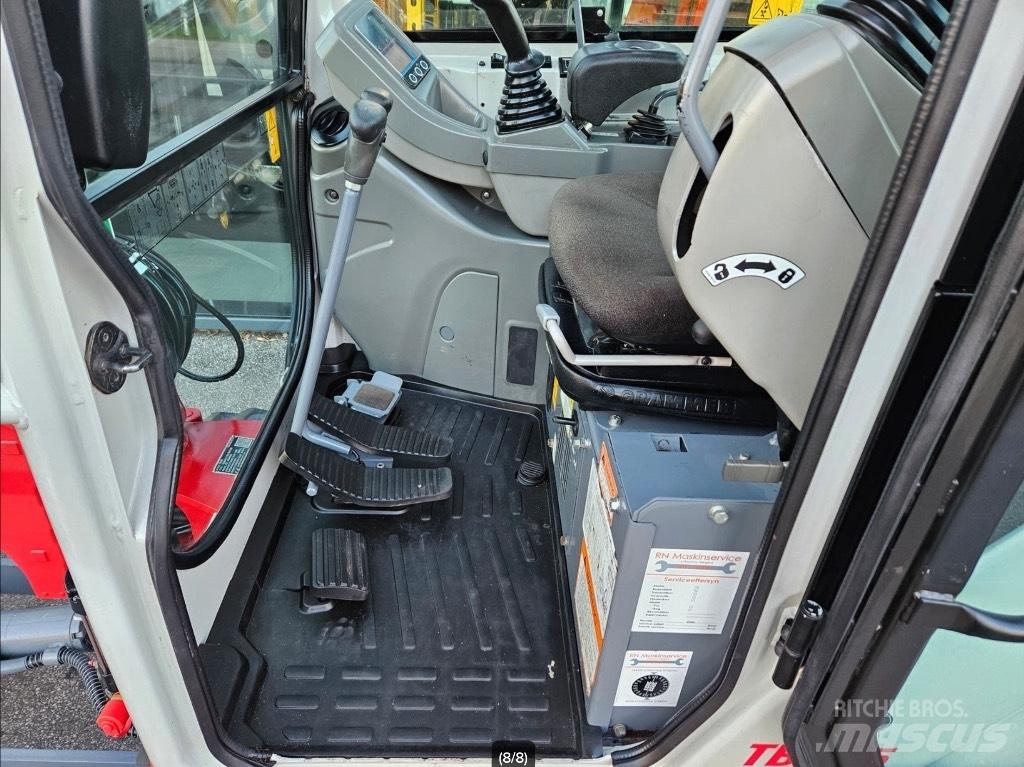 Takeuchi TB 225 حفارات صغيرة أقل من 7 طن (حفارات صغيرة)