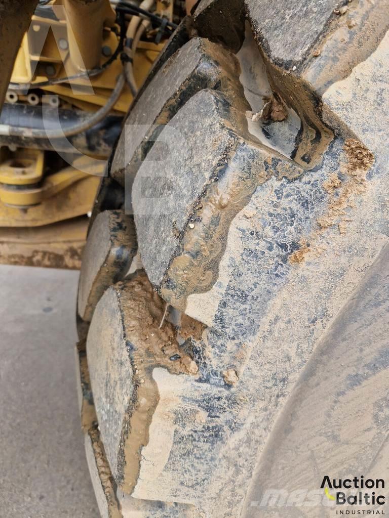 CAT 735C ساحبات مفصلية