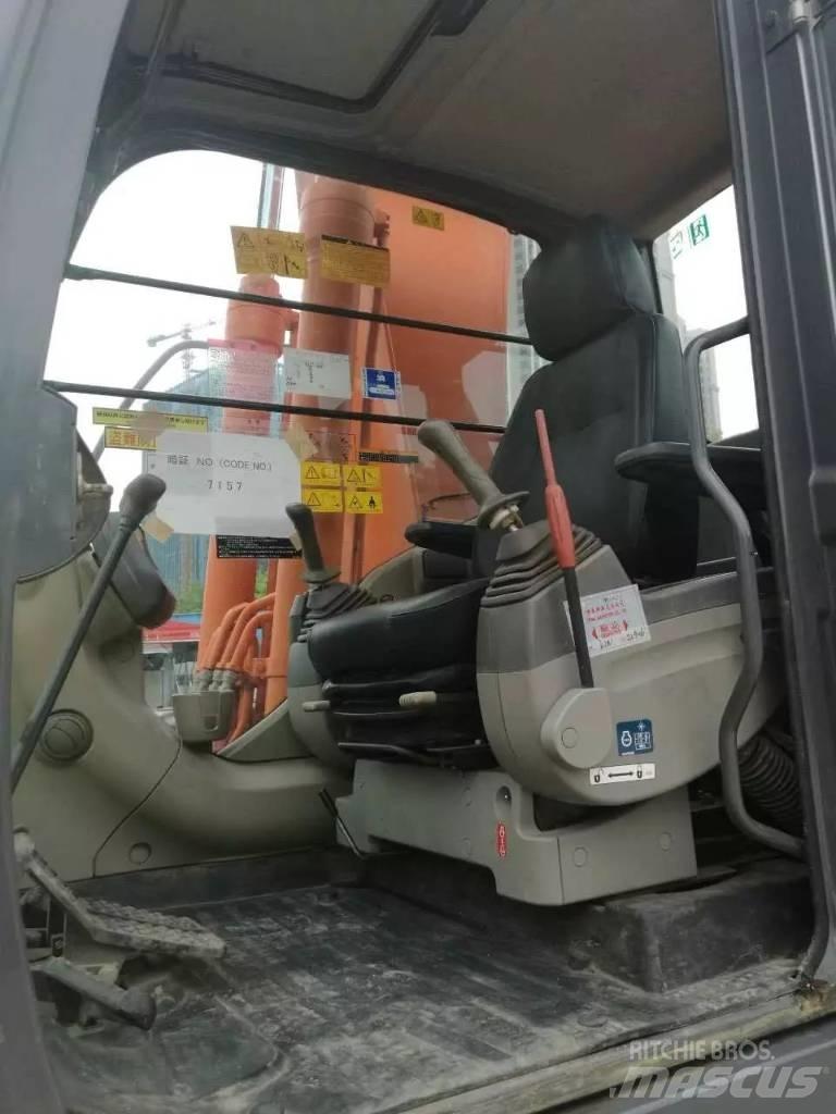 Hitachi zx200 حفارات زحافة