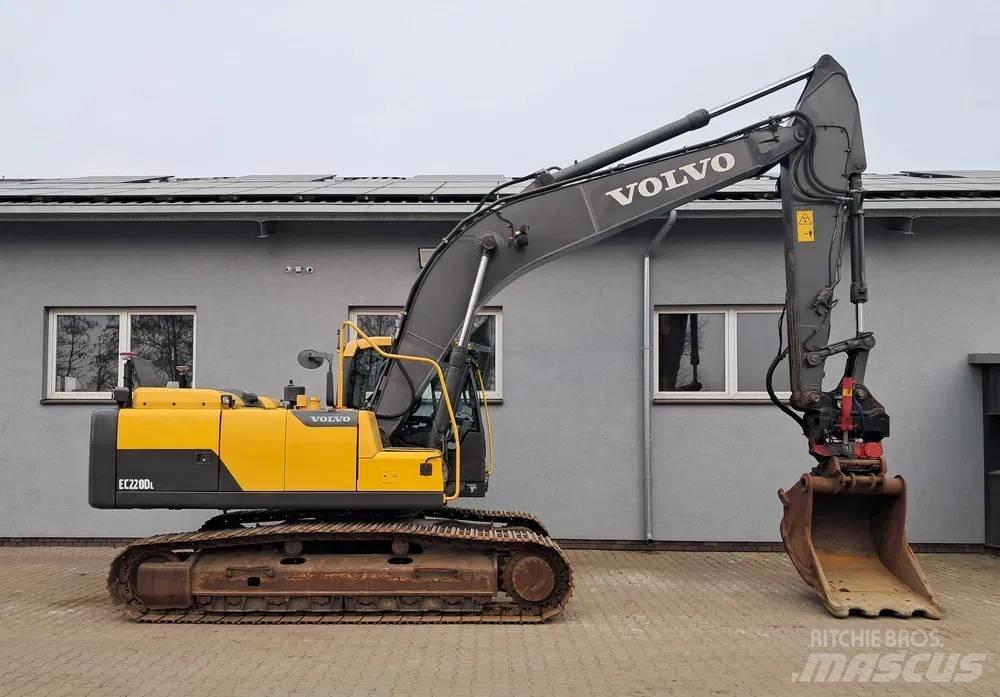Volvo EC 220 DL حفارات زحافة