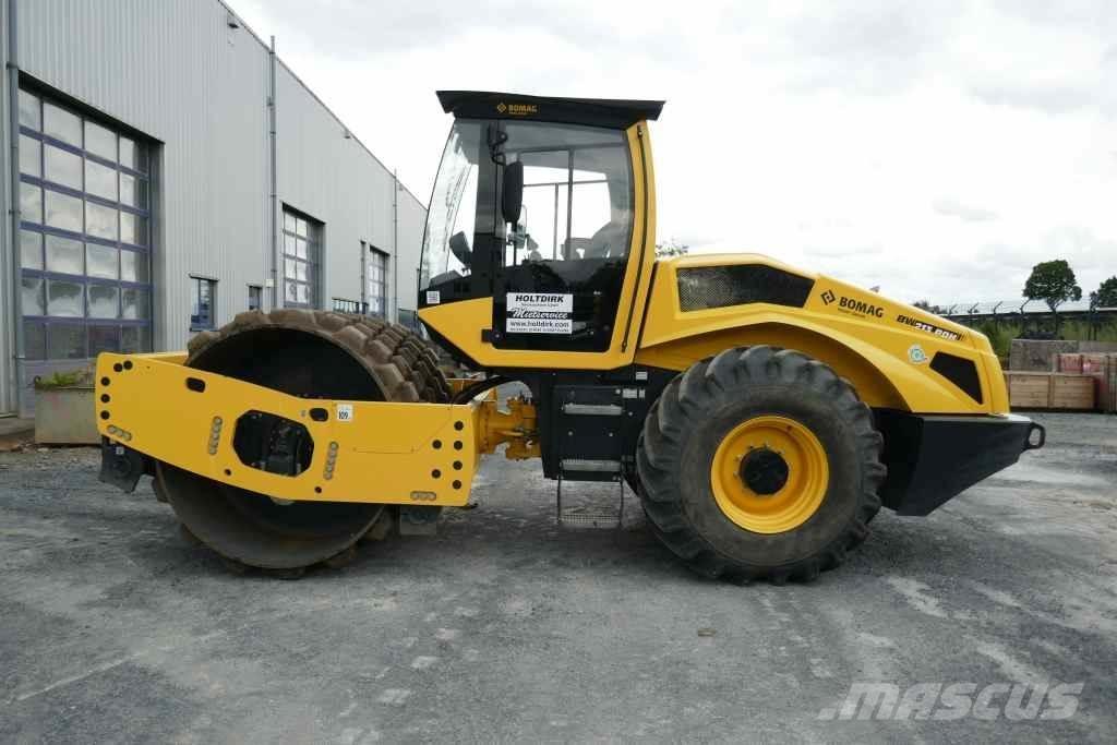 Bomag BW 213 PDH-5 ضاغطات التربة