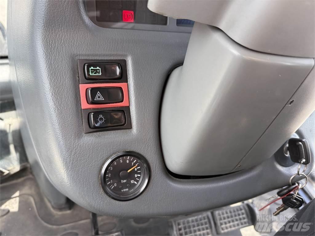 Valtra T203 الجرارات