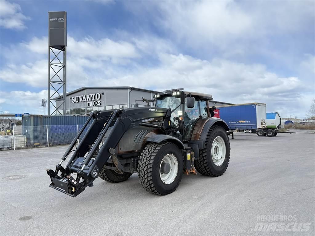 Valtra T203 الجرارات