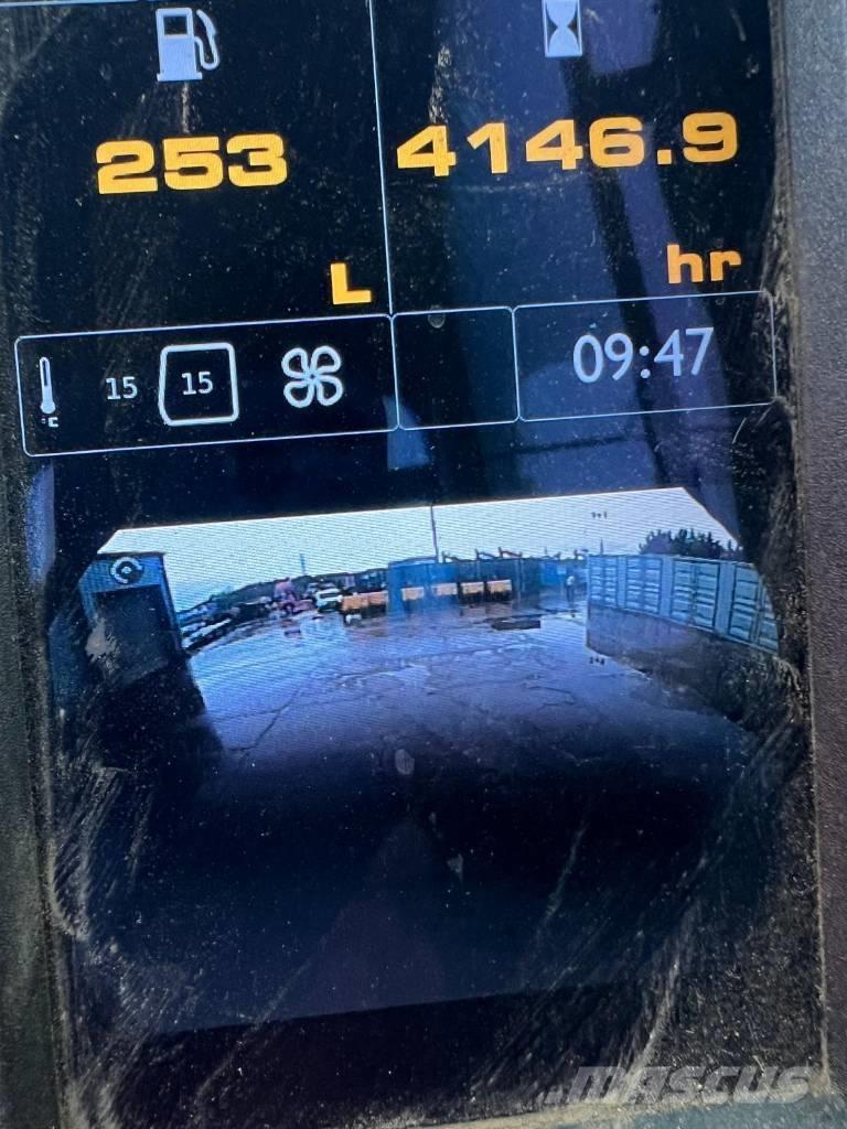 JCB JS 130 حفارات زحافة