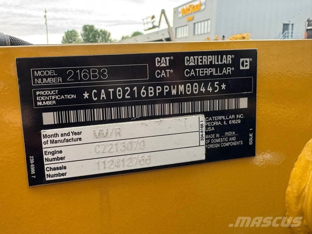 CAT 216B3 لوادر بعجل