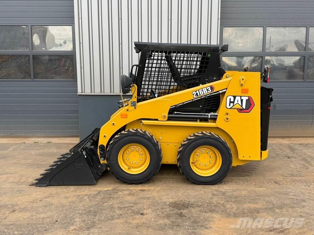 CAT 216B3 لوادر بعجل