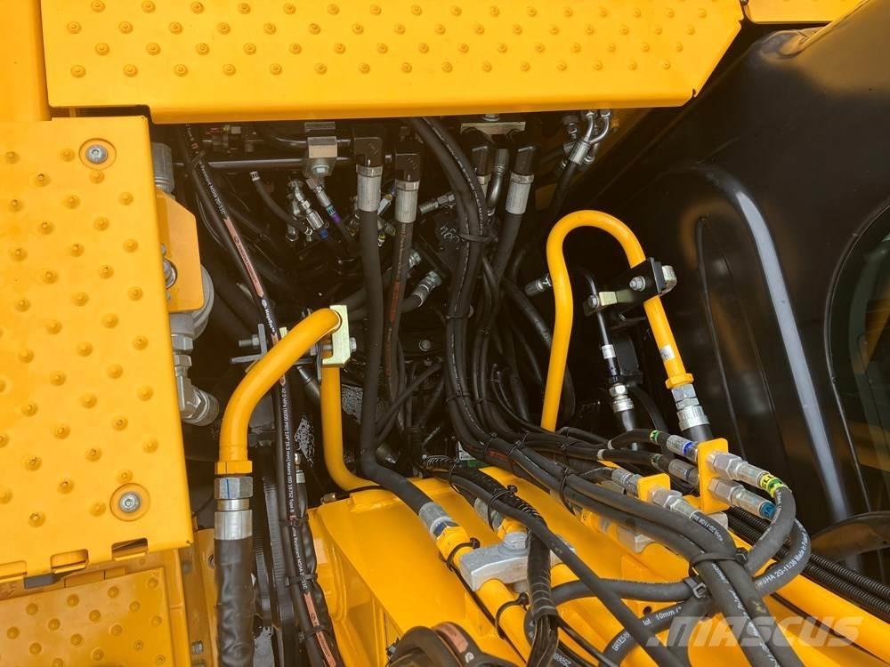 JCB JS145W حفارات بعجل