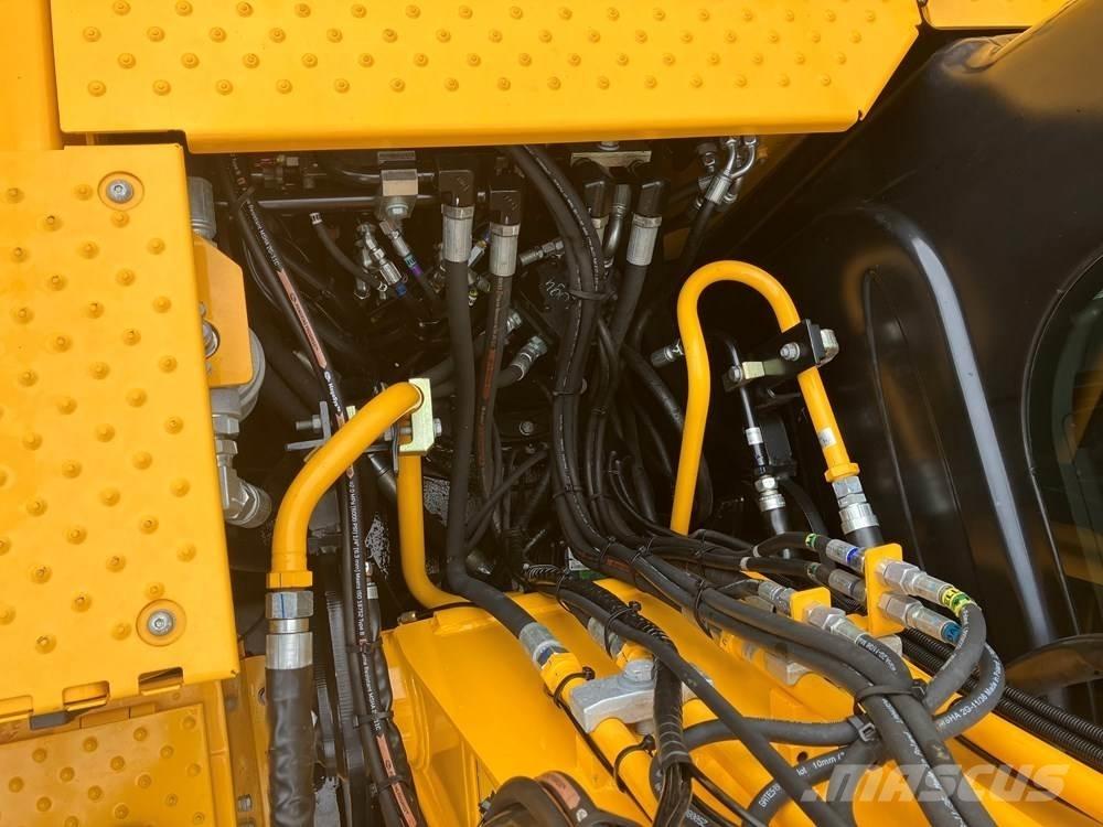 JCB JS145W حفارات بعجل