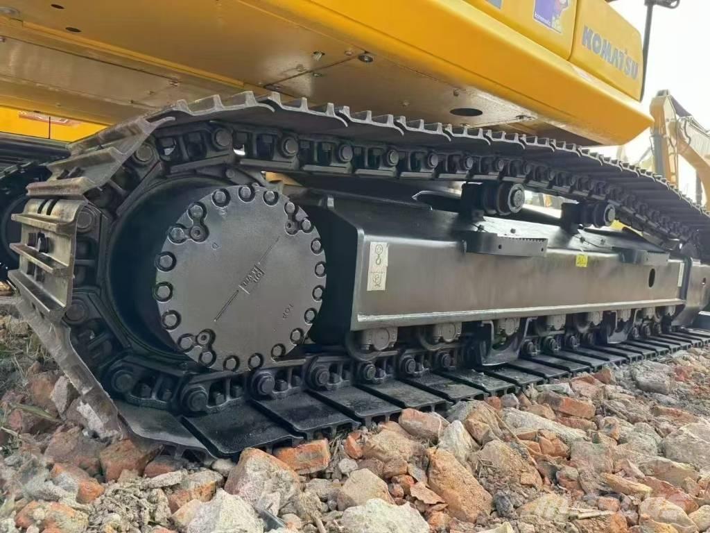 Komatsu 220-8 حفارات زحافة