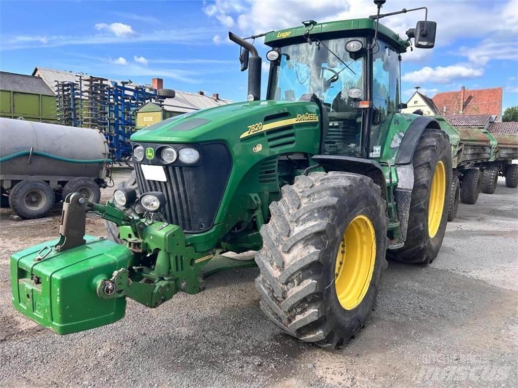 John Deere 7820 الجرارات