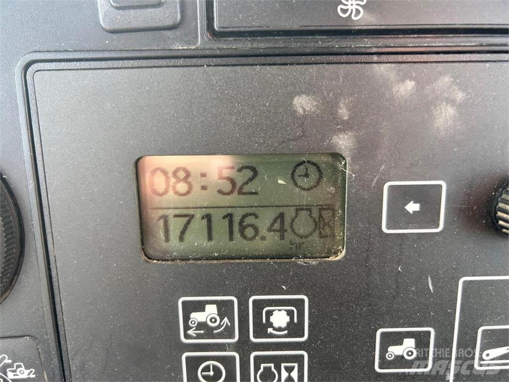 John Deere 7820 الجرارات
