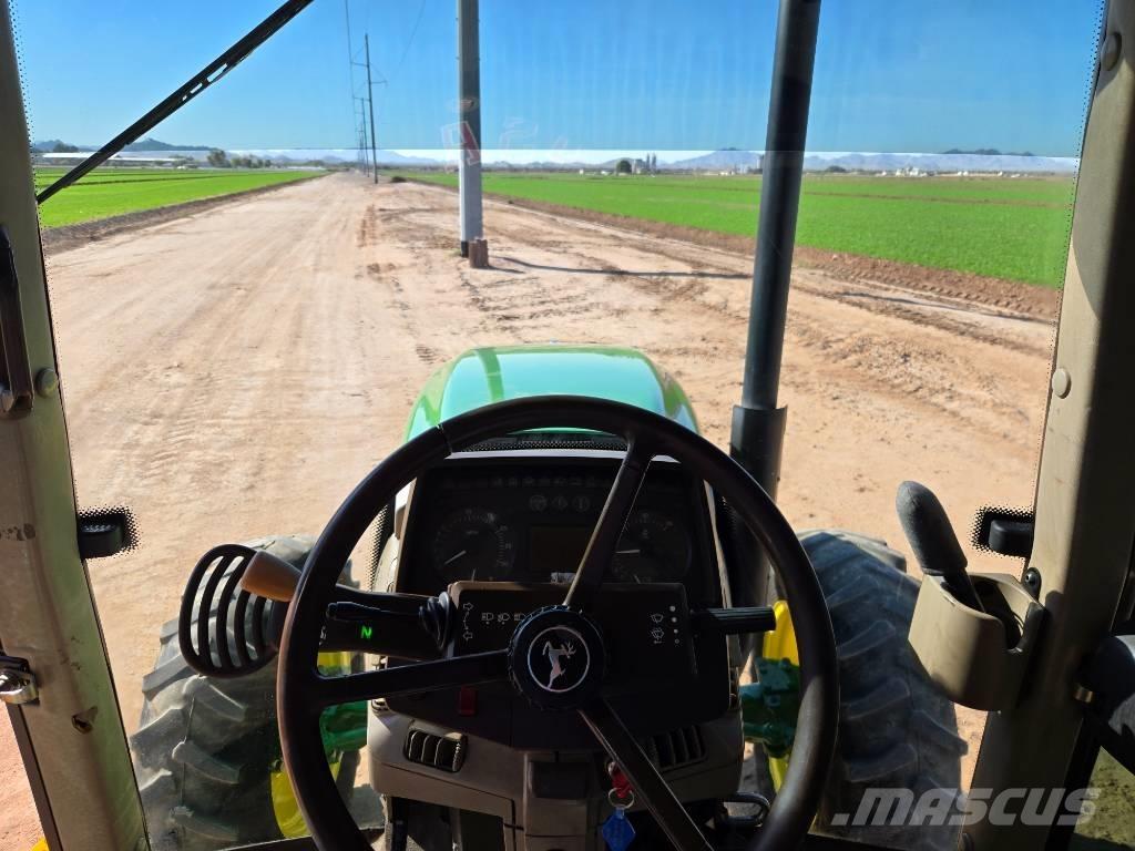 John Deere 6320 الجرارات