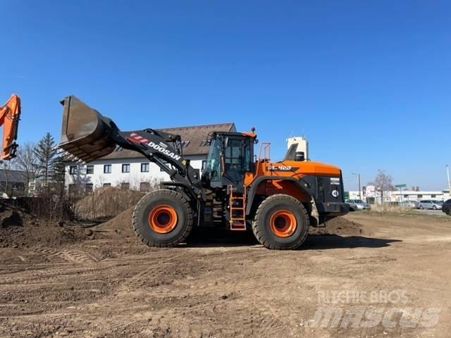 Doosan DL420 لوادر بعجل