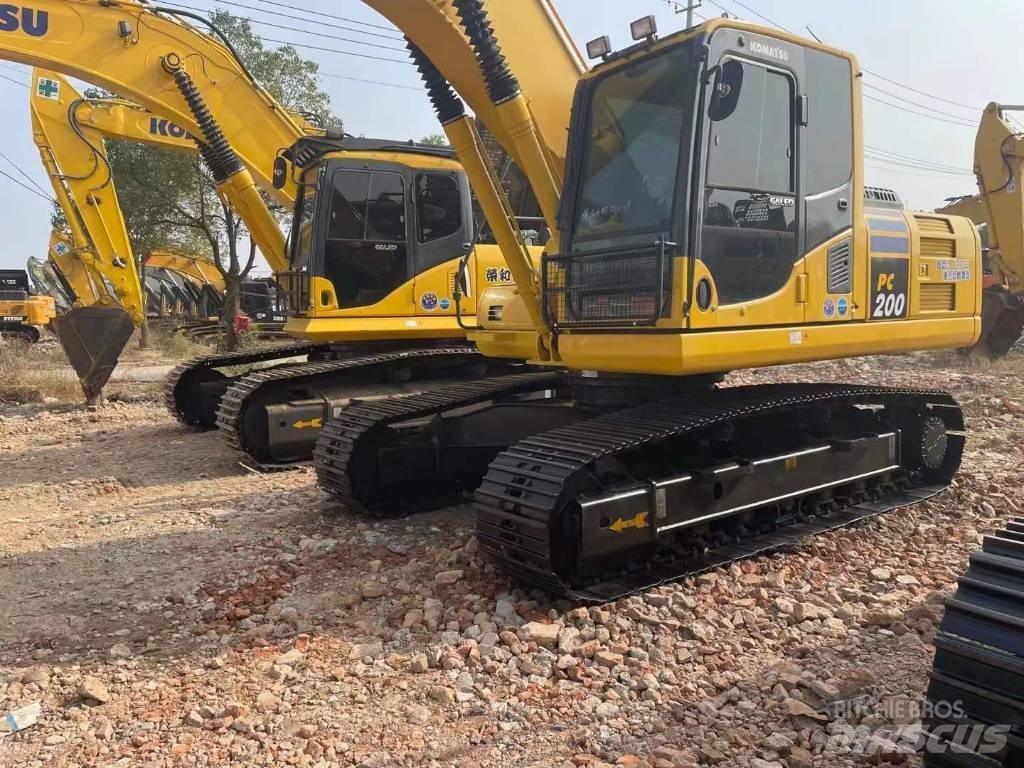 Komatsu PC 200 حفارات زحافة