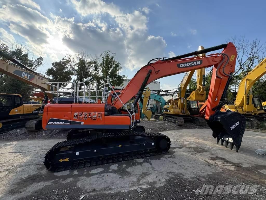 Doosan DX300LC حفارات زحافة