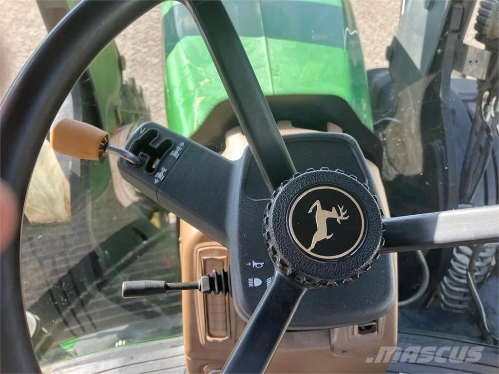 John Deere 7930 الجرارات
