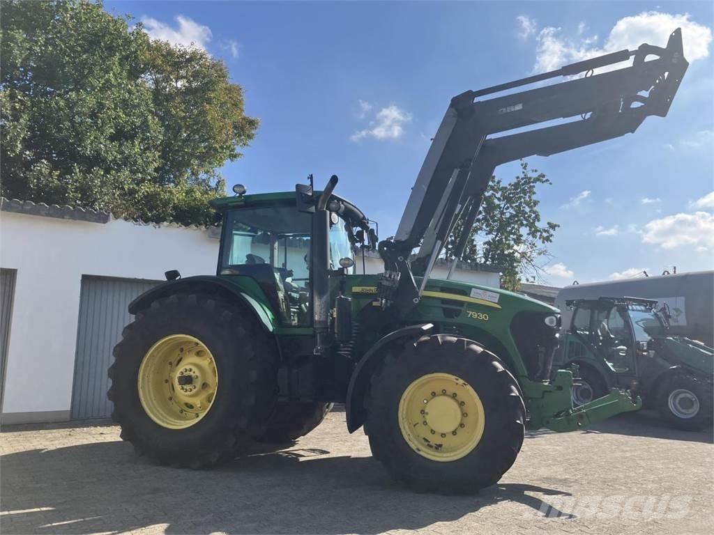 John Deere 7930 الجرارات
