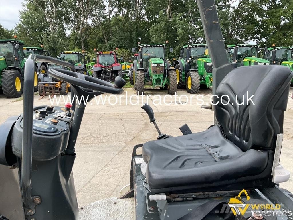 Bomag BW 120 AD-4 مداحل ثنائية الاسطوانة