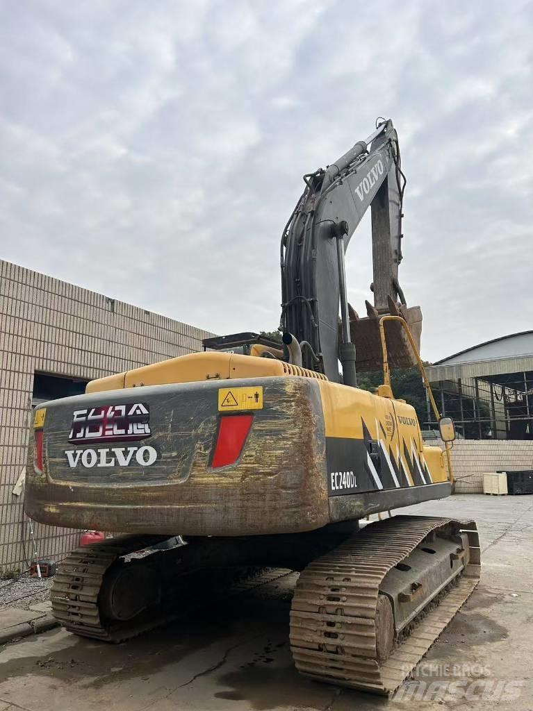 Volvo EC 240 حفارات زحافة