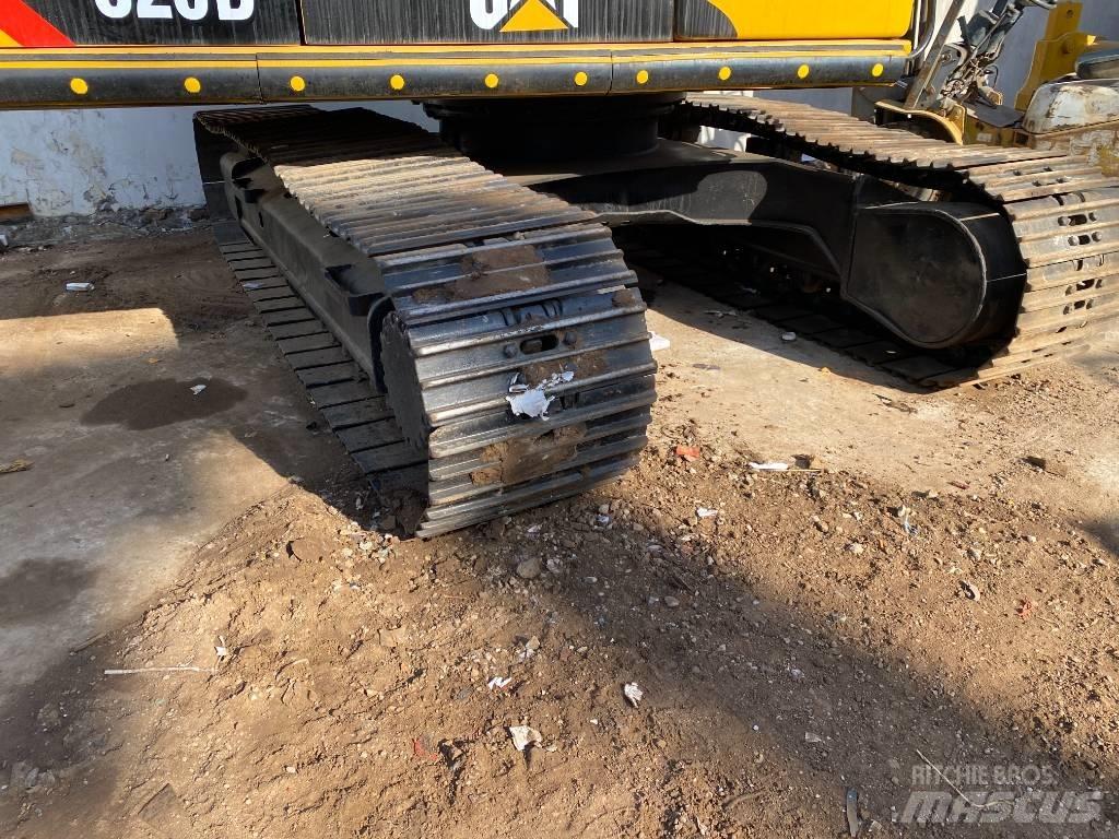 CAT 320 D حفارات زحافة