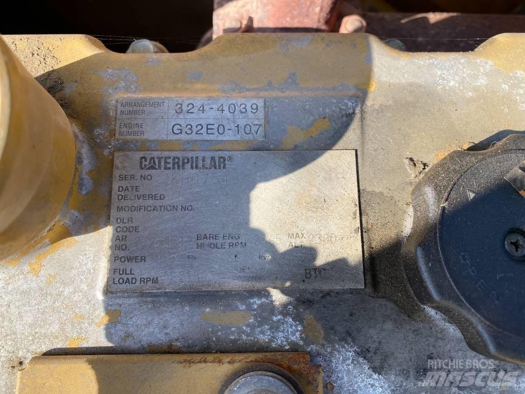 CAT 320 D حفارات زحافة