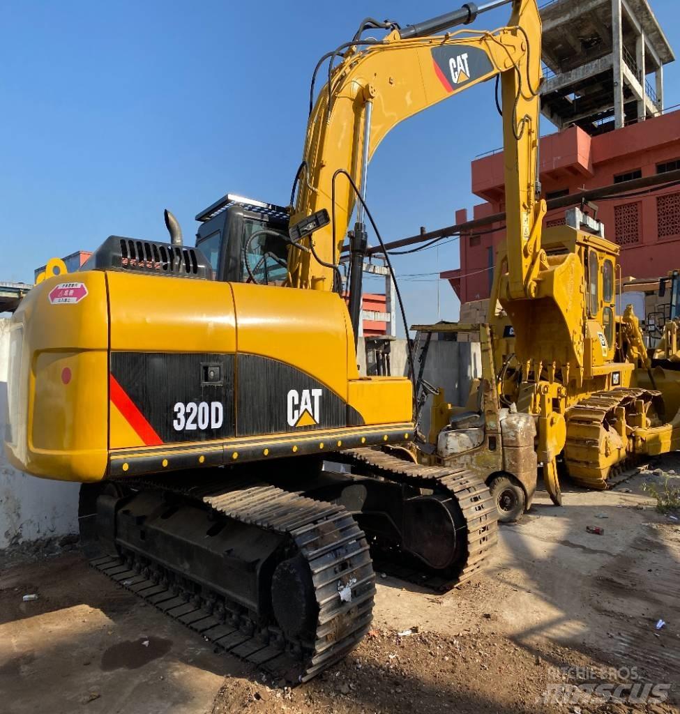 CAT 320 D حفارات زحافة