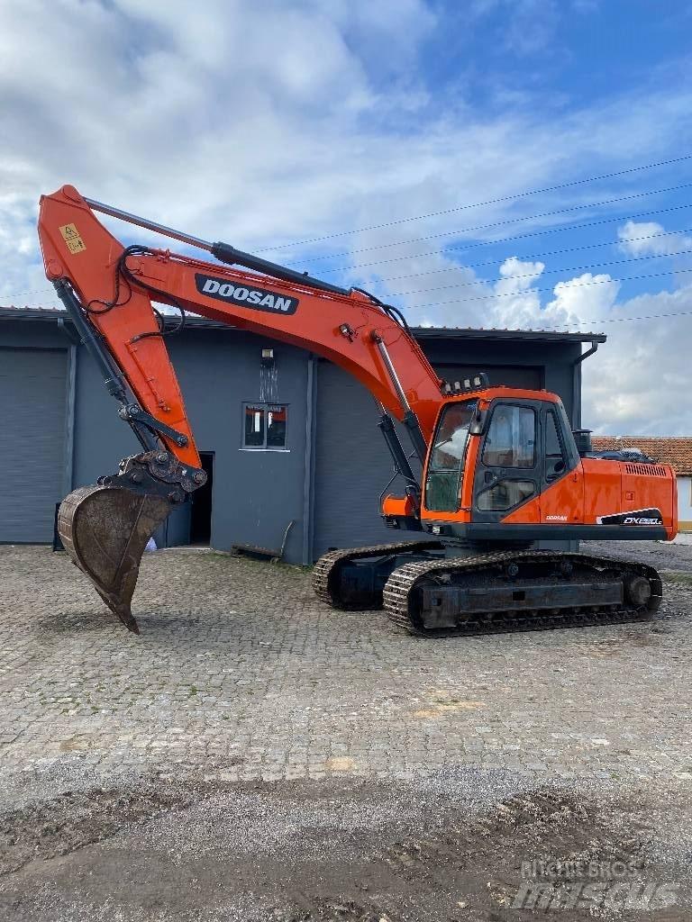 Doosan DX 220 NLC حفارات زحافة