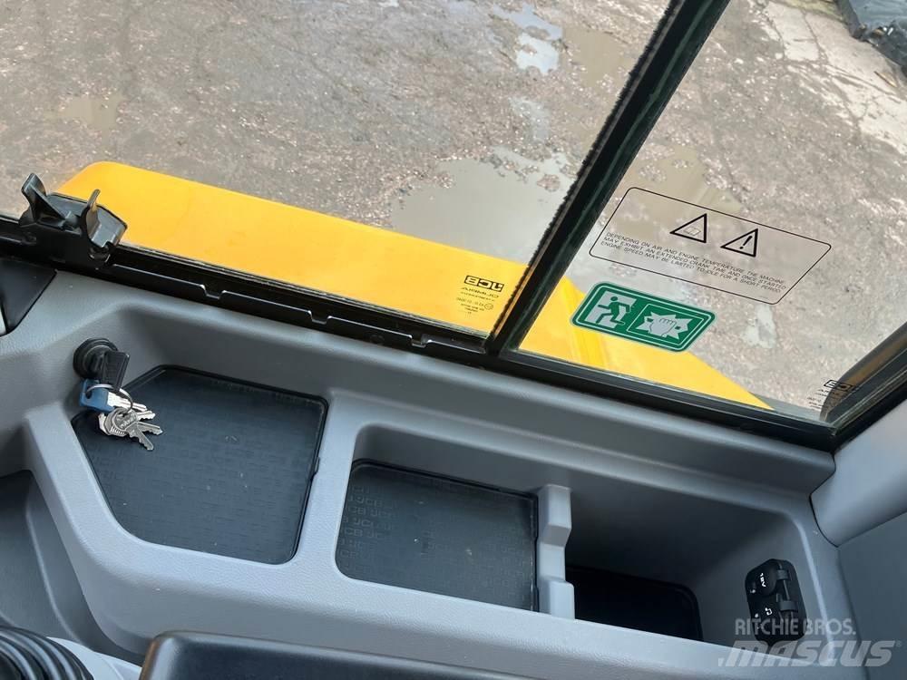 JCB 411 لوادر بعجل