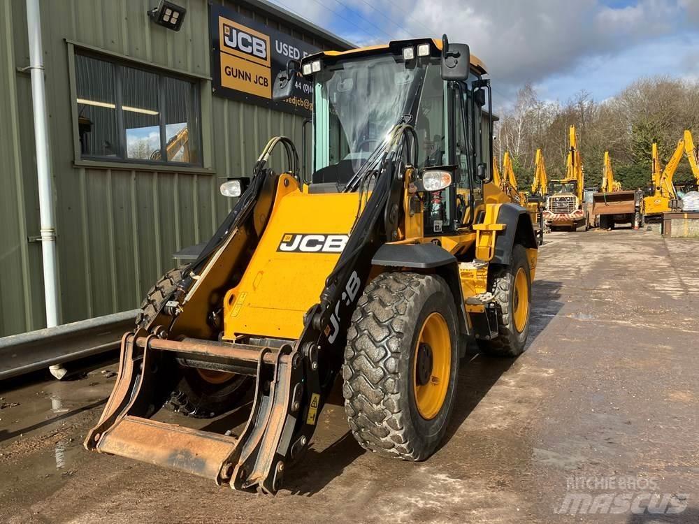 JCB 411 لوادر بعجل