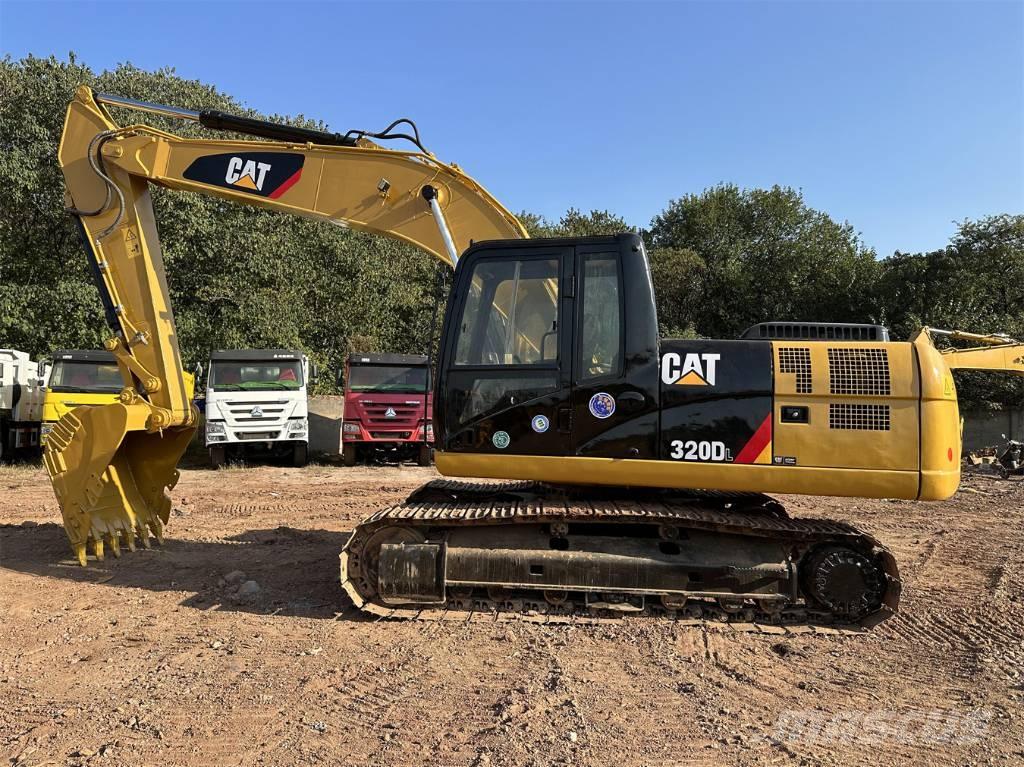 CAT 320 D حفارات زحافة