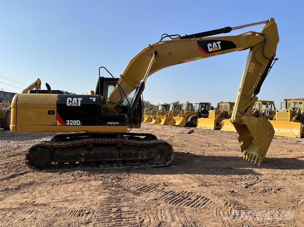 CAT 320 D حفارات زحافة