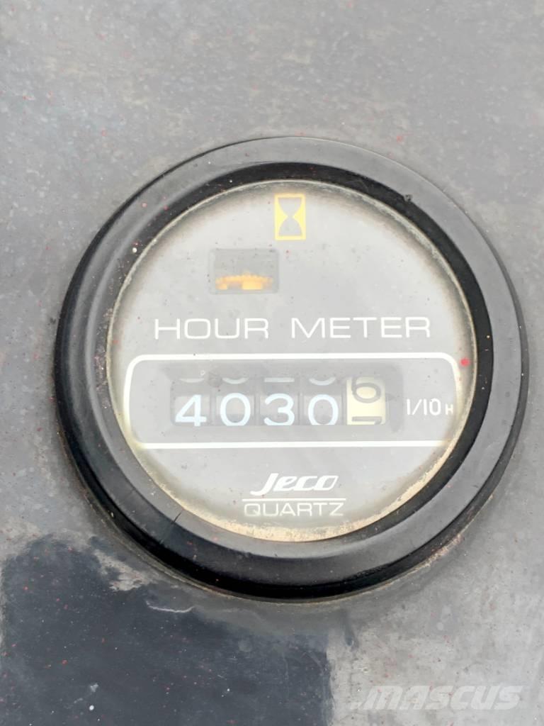 Unic URW 376 رافعات صغيرة