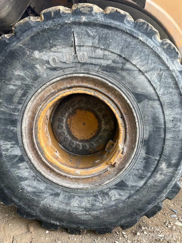 CAT 966 H لوادر بعجل