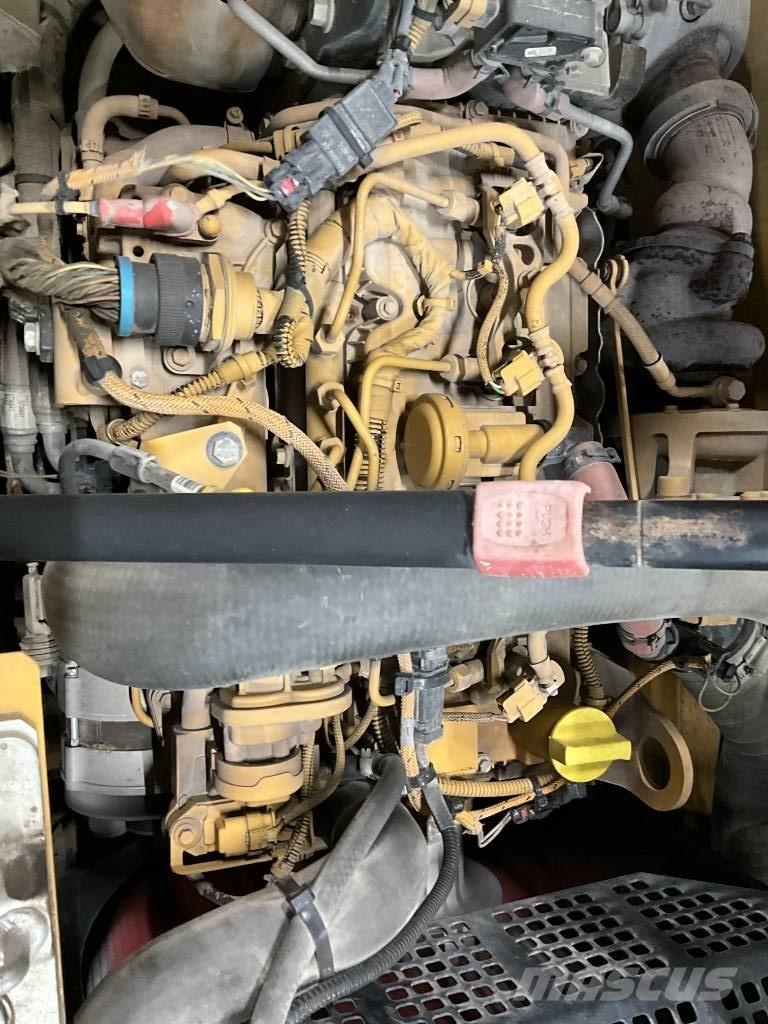 CAT 313 GC حفارات زحافة