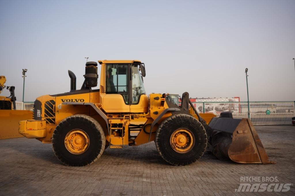 Volvo L 120 F لوادر بعجل