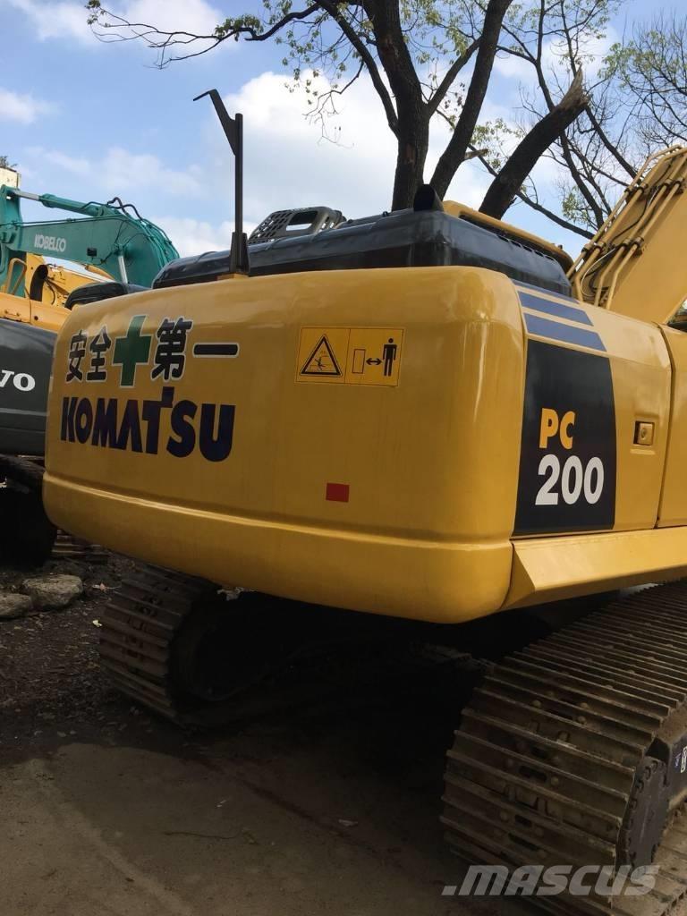 Komatsu PC 200-8 حفارات زحافة