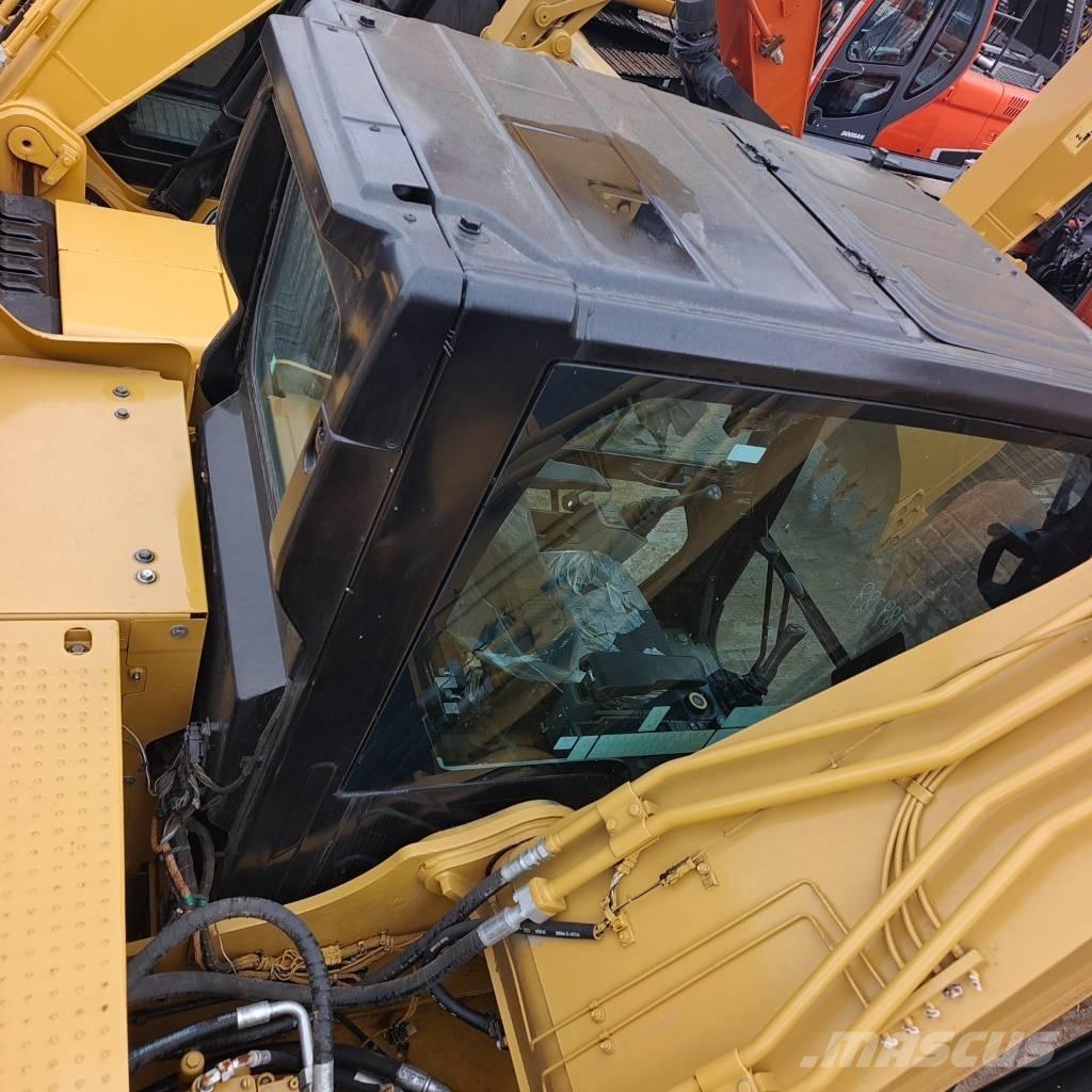 CAT 320 GC حفارات زحافة